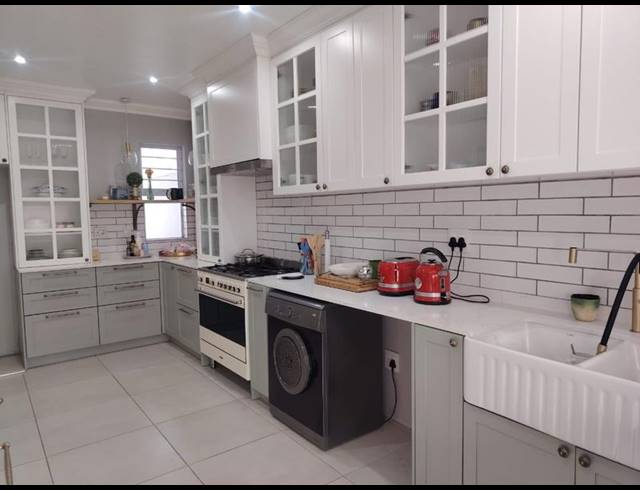 4 BEDROOM CLUSTER FOR SALE IN BRYANSTON